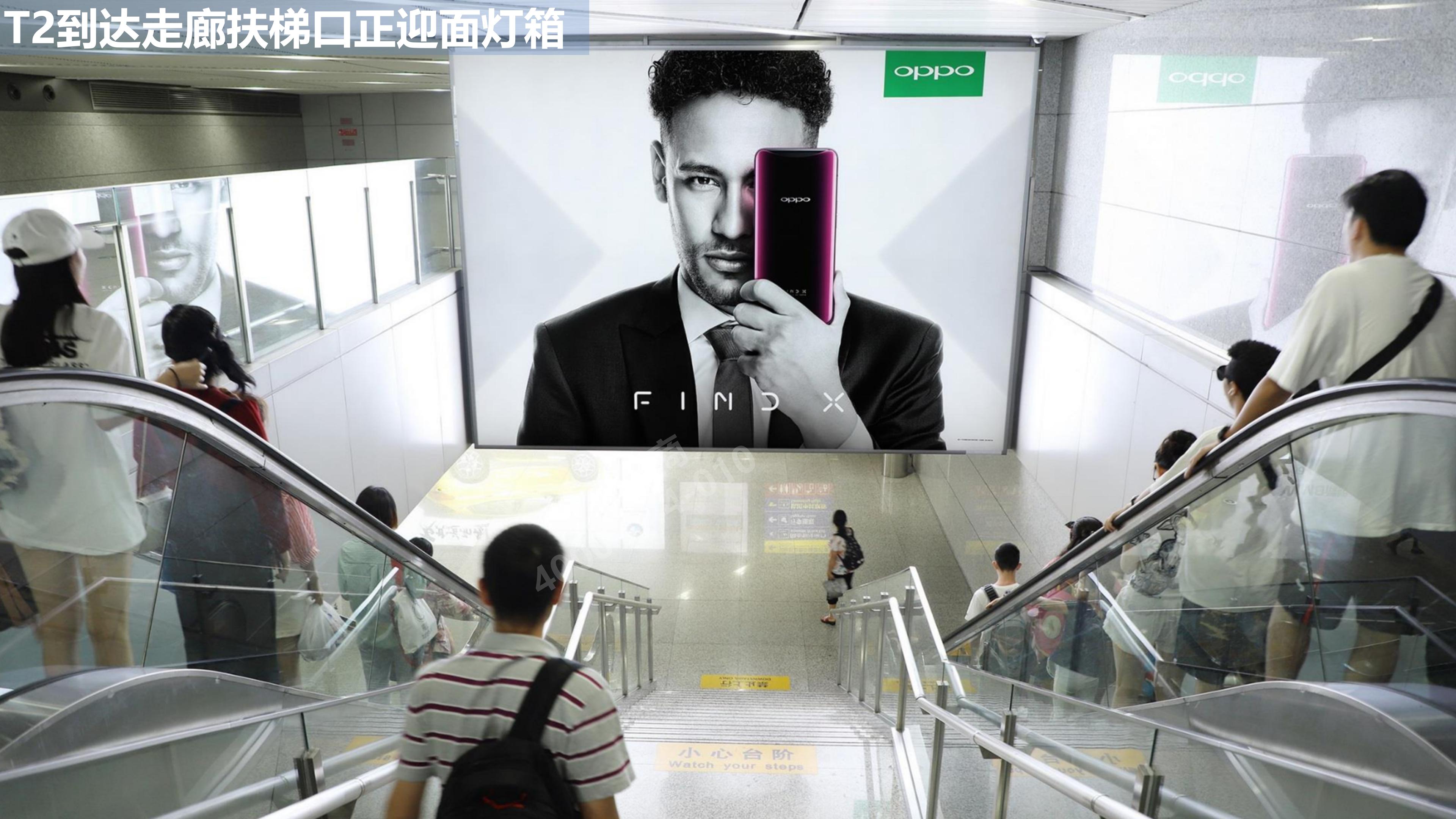 成都机场走廊扶梯广告